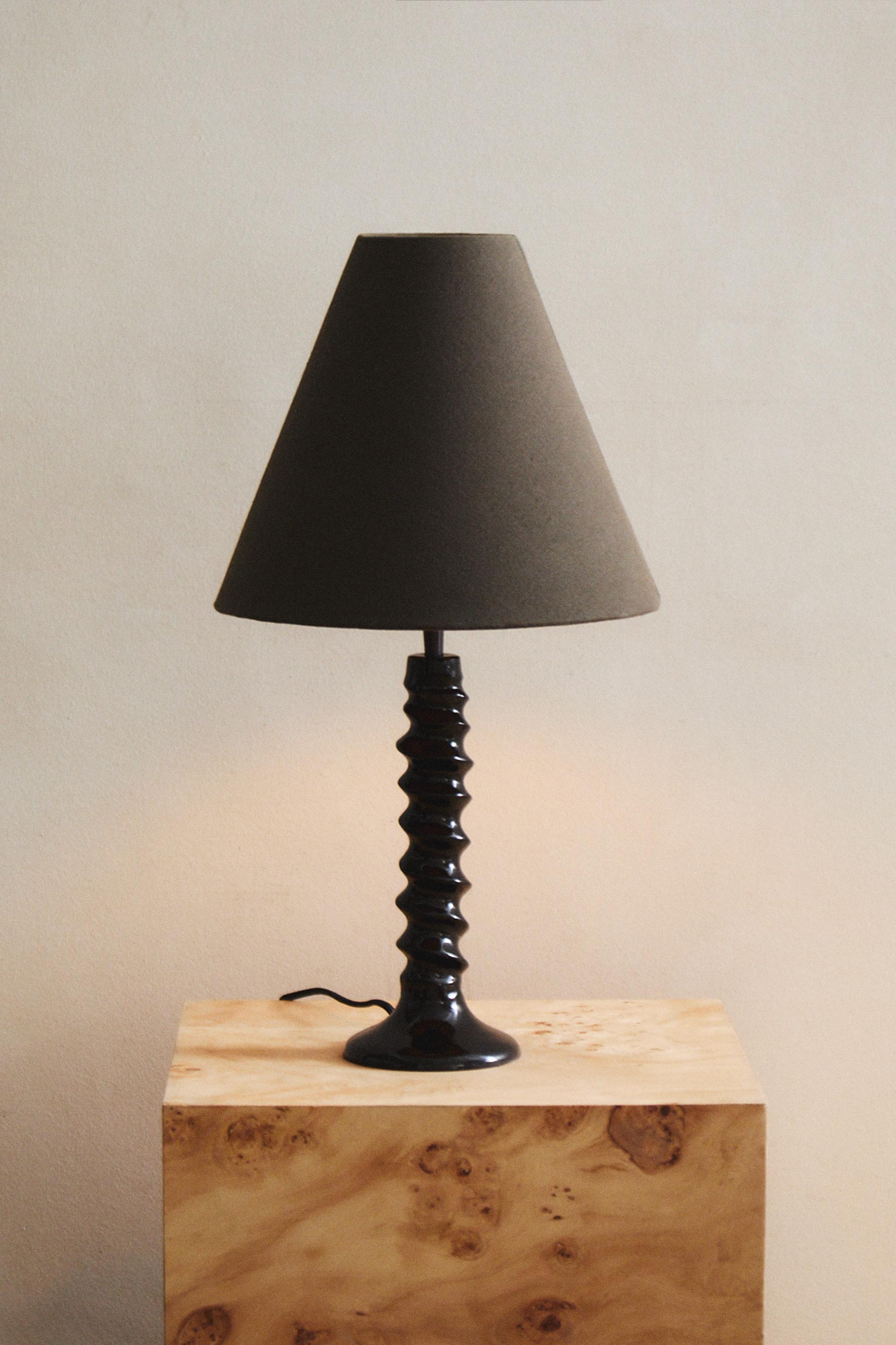 TABLE LAMP WITH EMBOSSMENTS